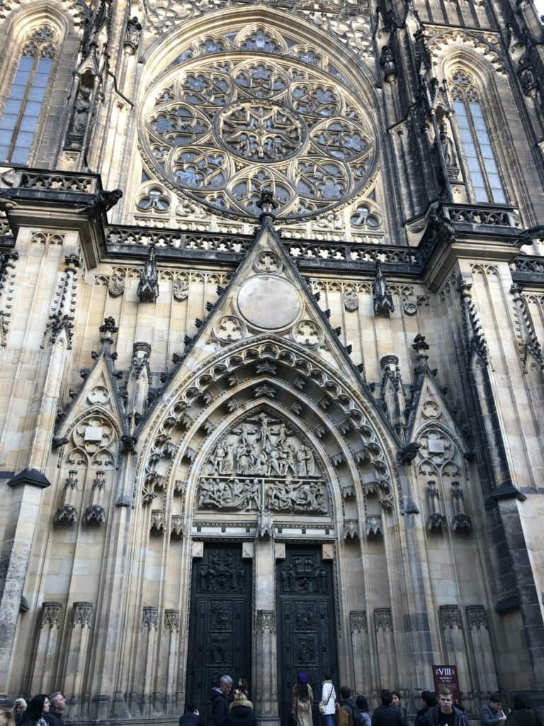 Porte de la cathédrale Saint-Guy